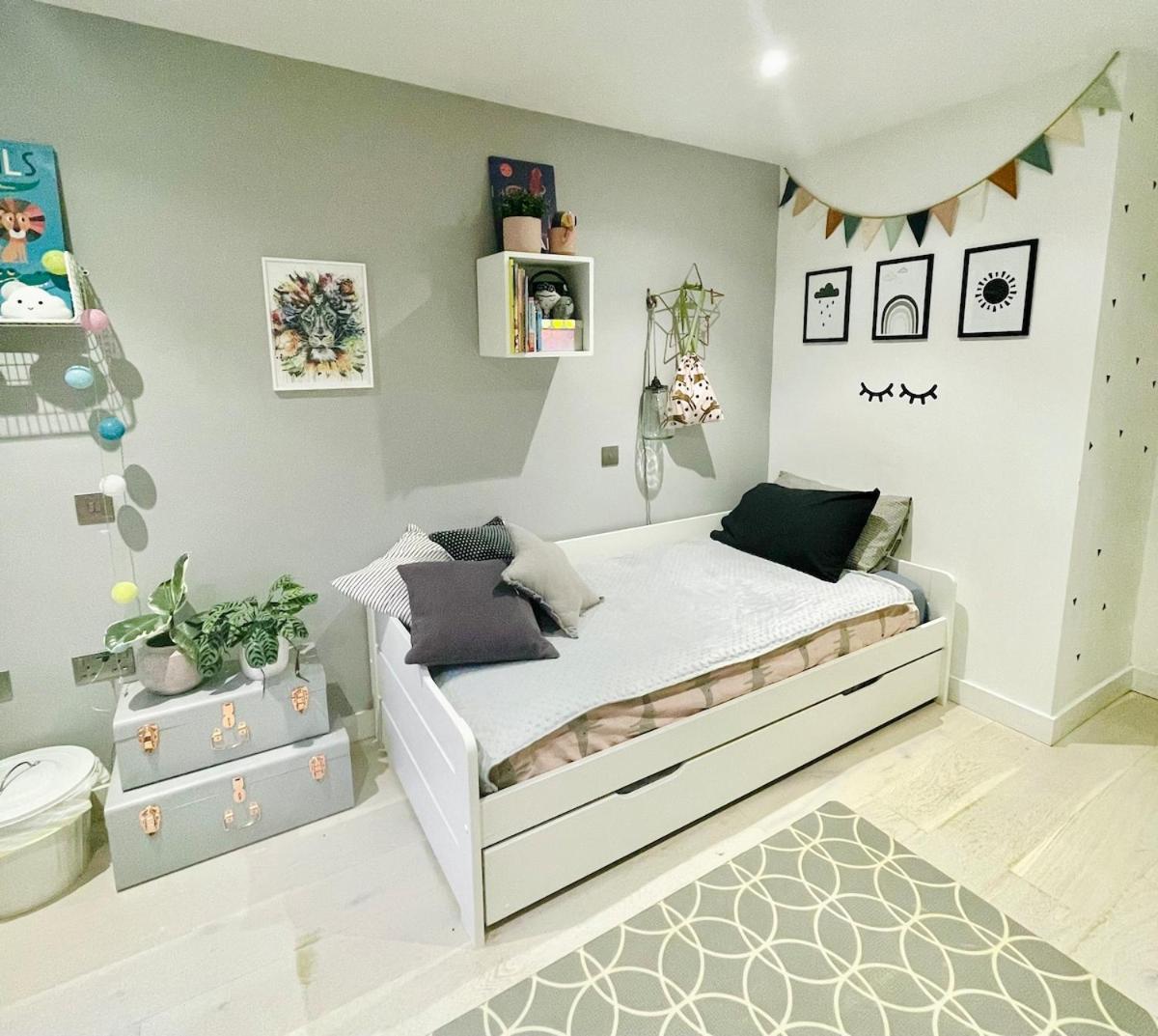 Stylish & Modern 2-bed With Private Terrace * Londra