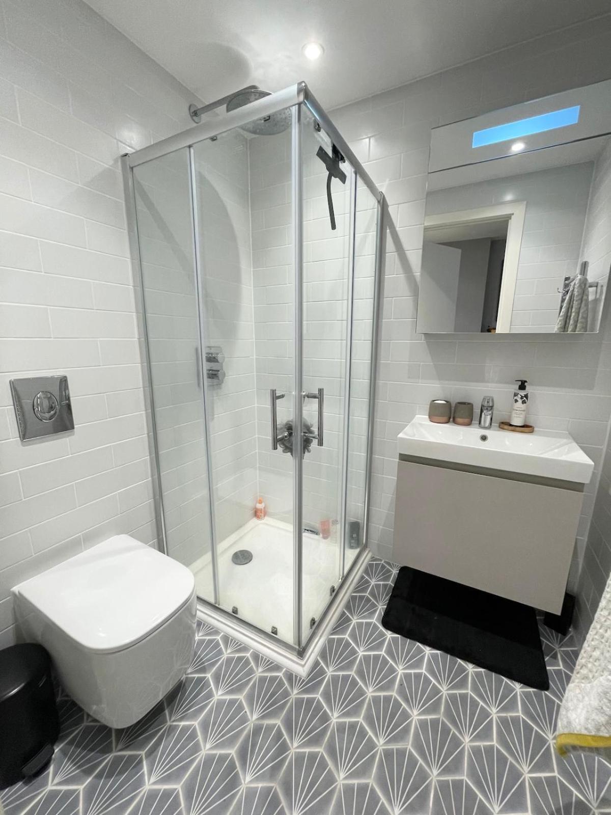 Appartamento Stylish & Modern 2-bed With Private Terrace Londra