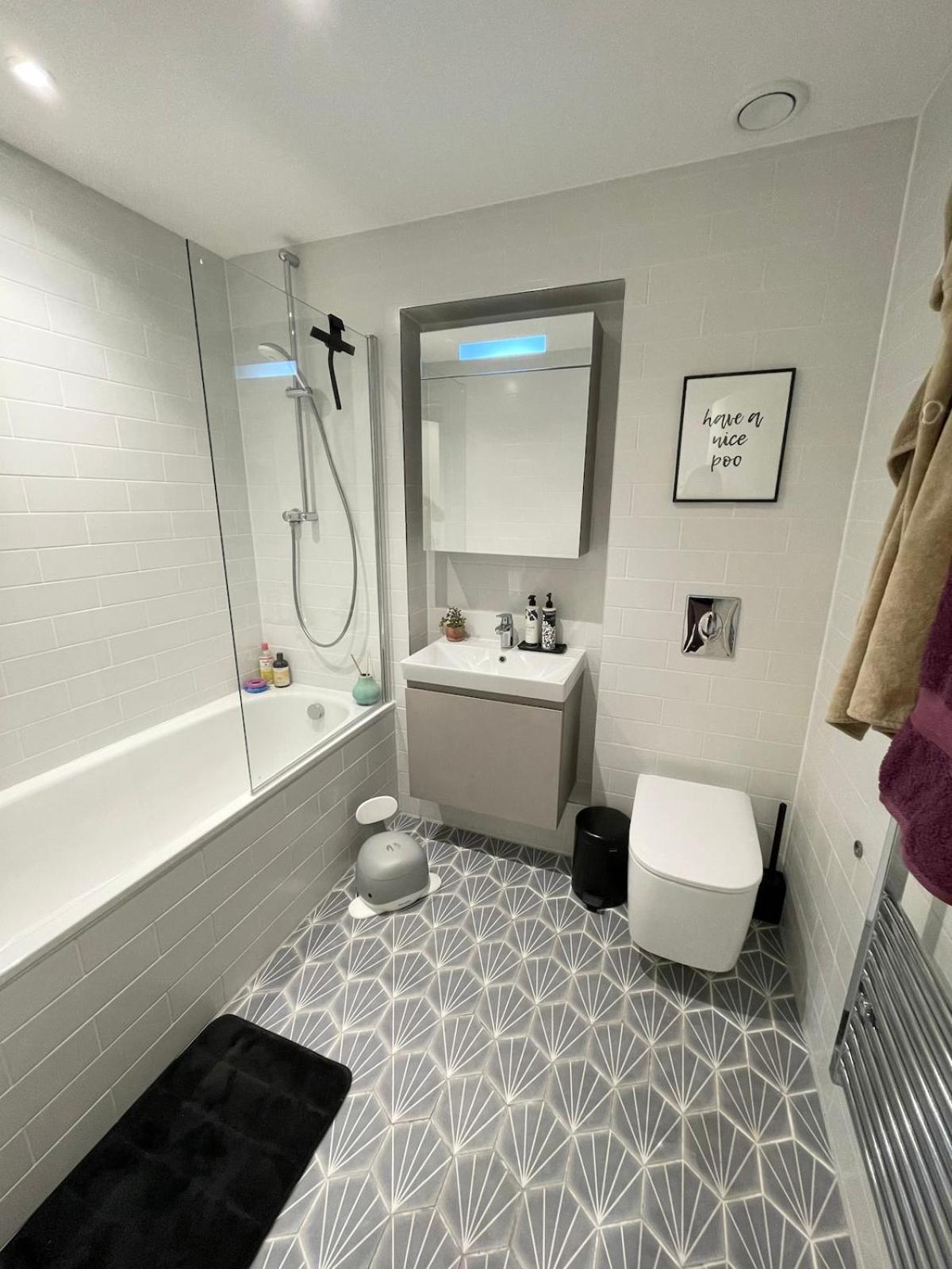 Appartamento Stylish & Modern 2-bed With Private Terrace Londra