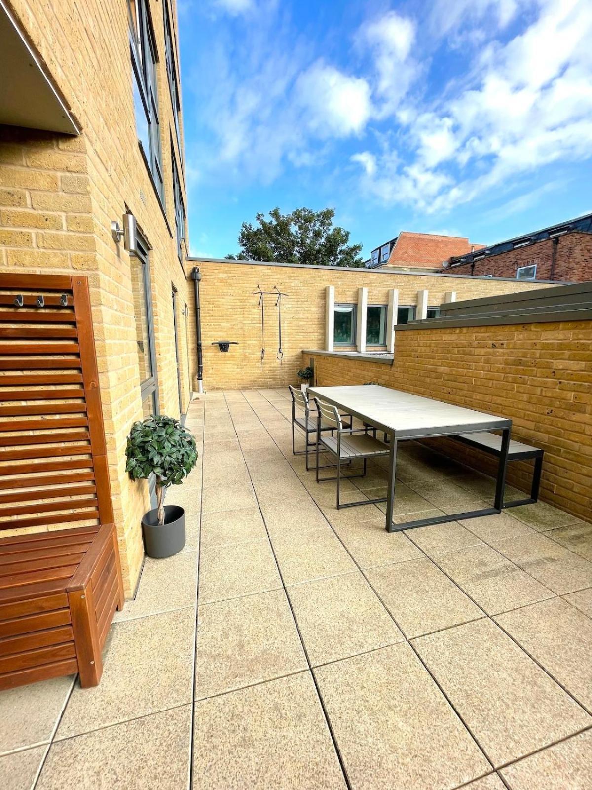Stylish & Modern 2-bed With Private Terrace Appartamento Londra